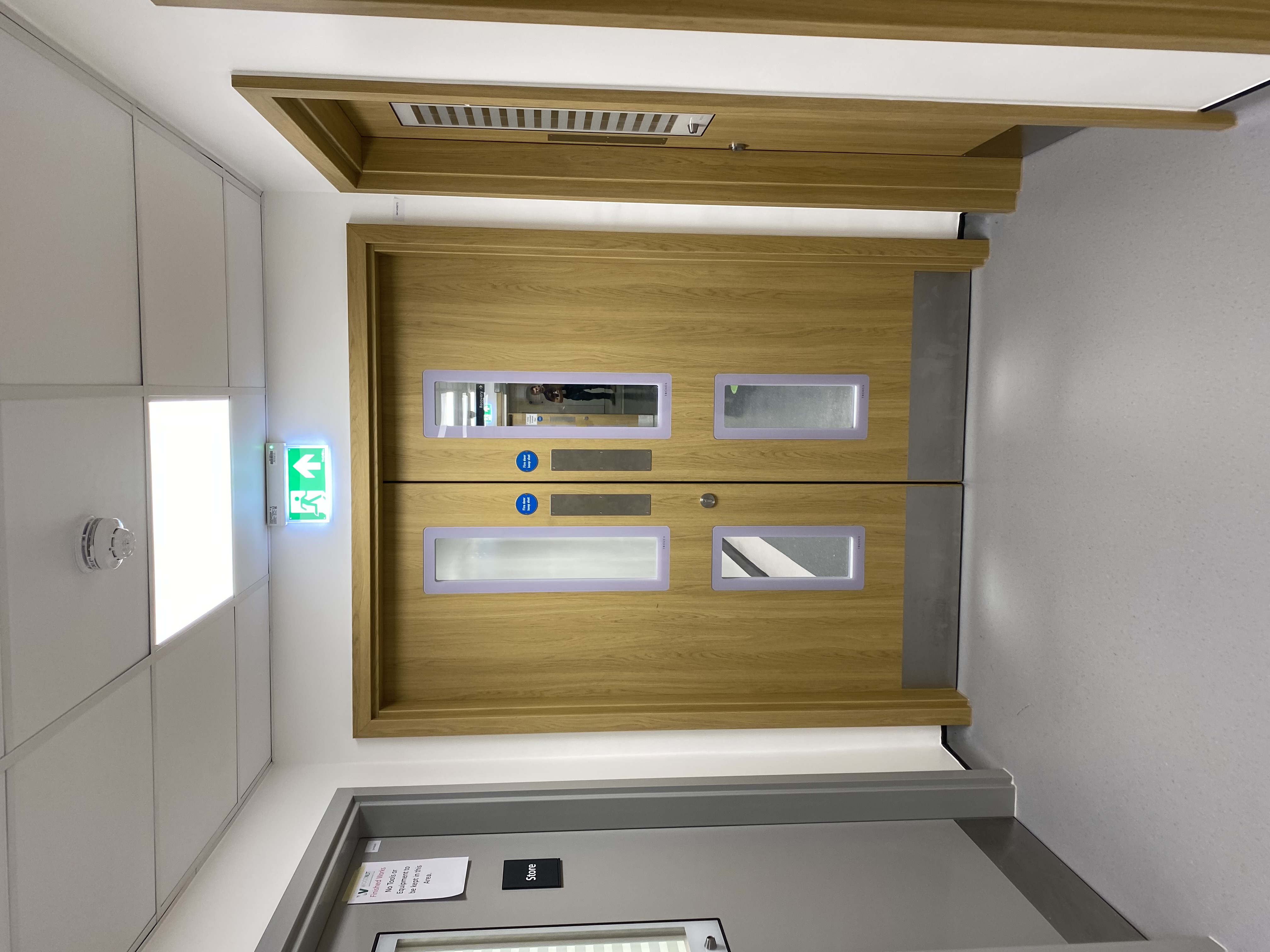 Guy's Hospital, Nuffield House, corridor double doors